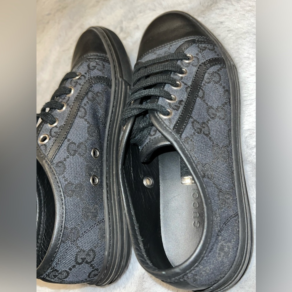 Gucci canvas low sneakers
